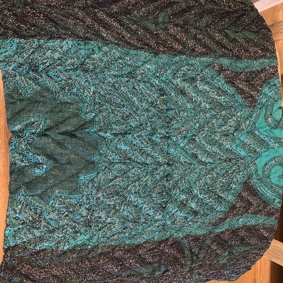 Shimmery infinity scarf with peacock colors - Picture 4 of 4